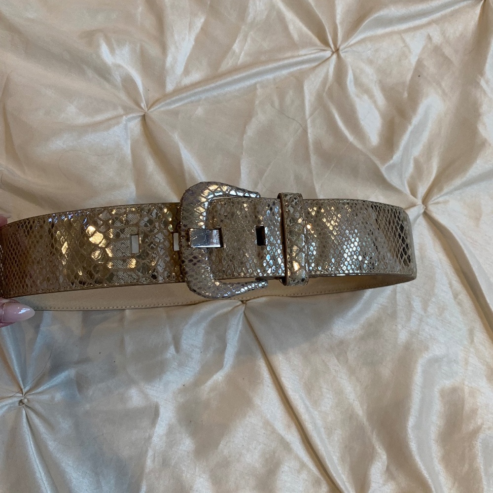 White House Black Market Beige/Silver Snakeprint Belt sz M